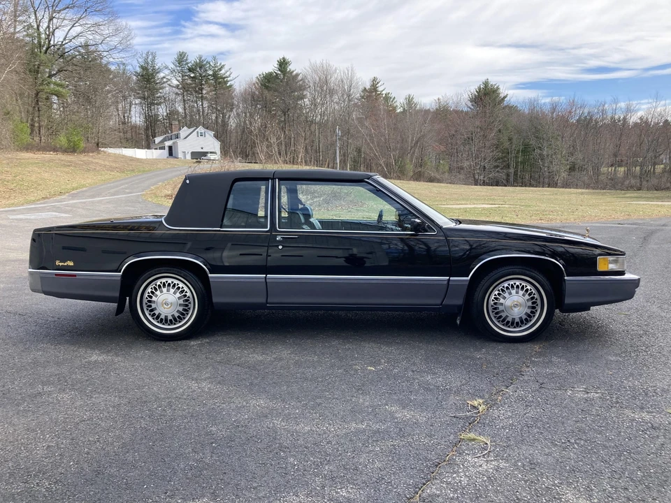 1990 Cadillac DeVille 7th Gen - Image 4 of 31