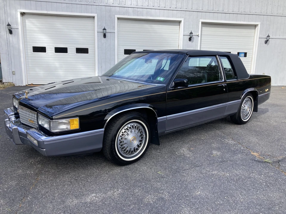 1990 Cadillac DeVille 7th Gen - Image 18 of 31