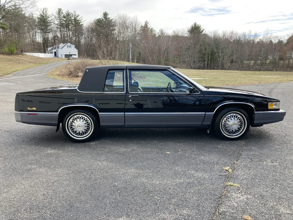 1990 Cadillac DeVille 7th Gen - Image 5 of 31