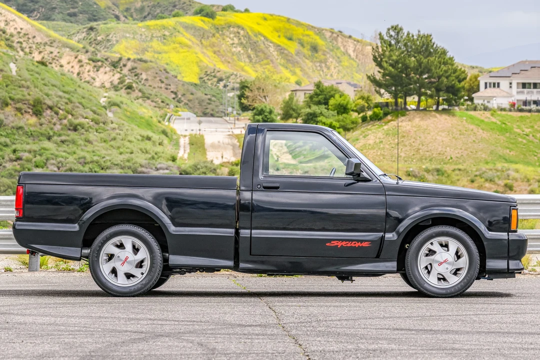 1991 GMC Syclone - Image 5 of 31