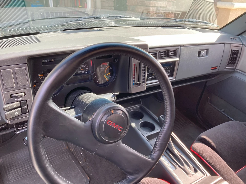 1991 GMC Syclone - Image 28 of 31