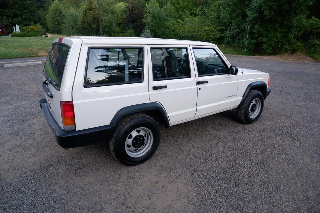 1999 Jeep XJ Cherokee - Image 13 of 31