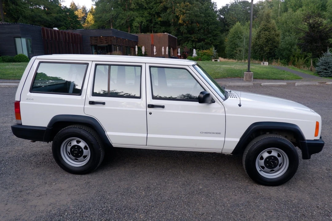 1999 Jeep XJ Cherokee - Image 12 of 31