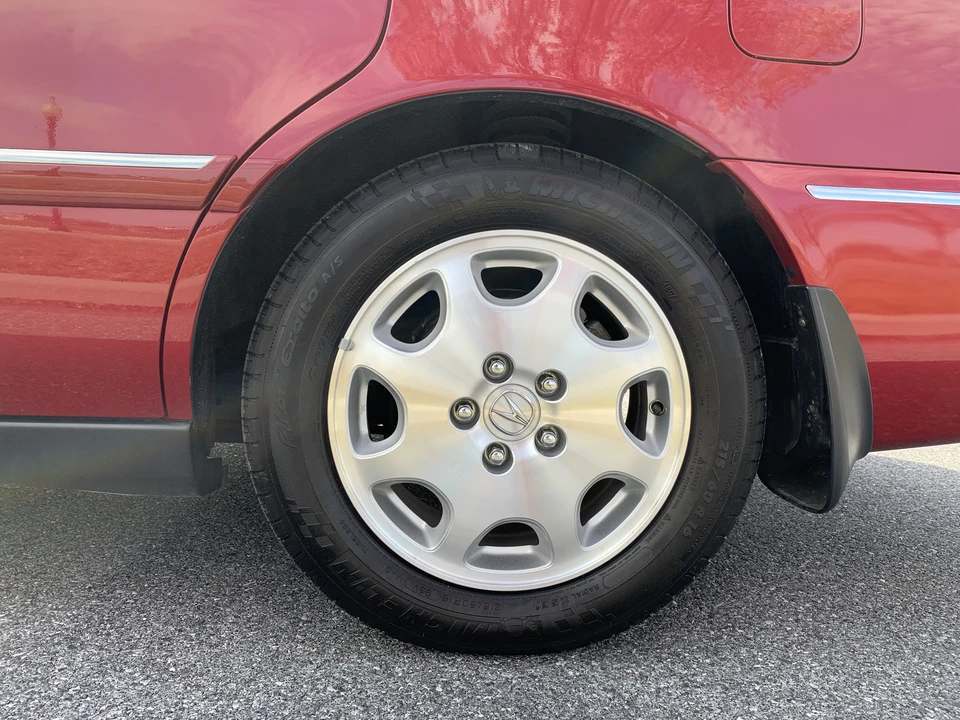 2001 Acura RL 1st Gen - Image 18 of 31
