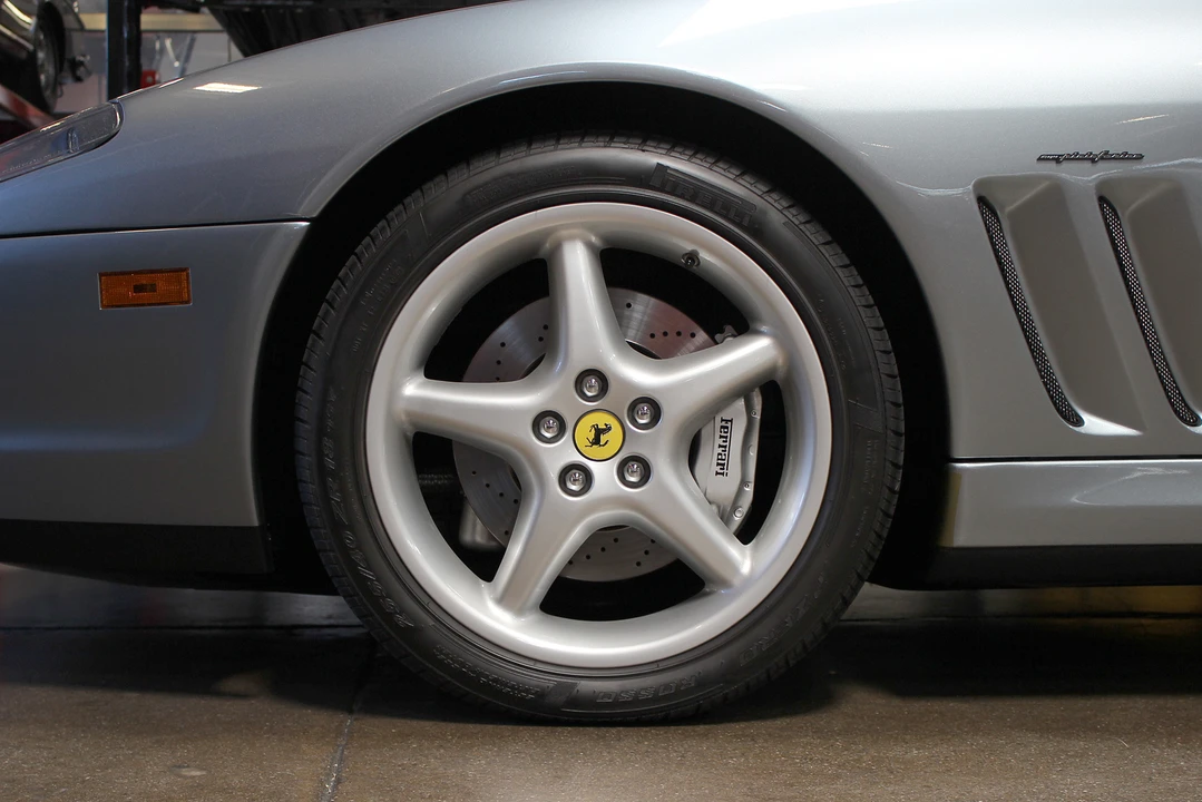 2001 Ferrari 550 Maranello - Image 13 of 31