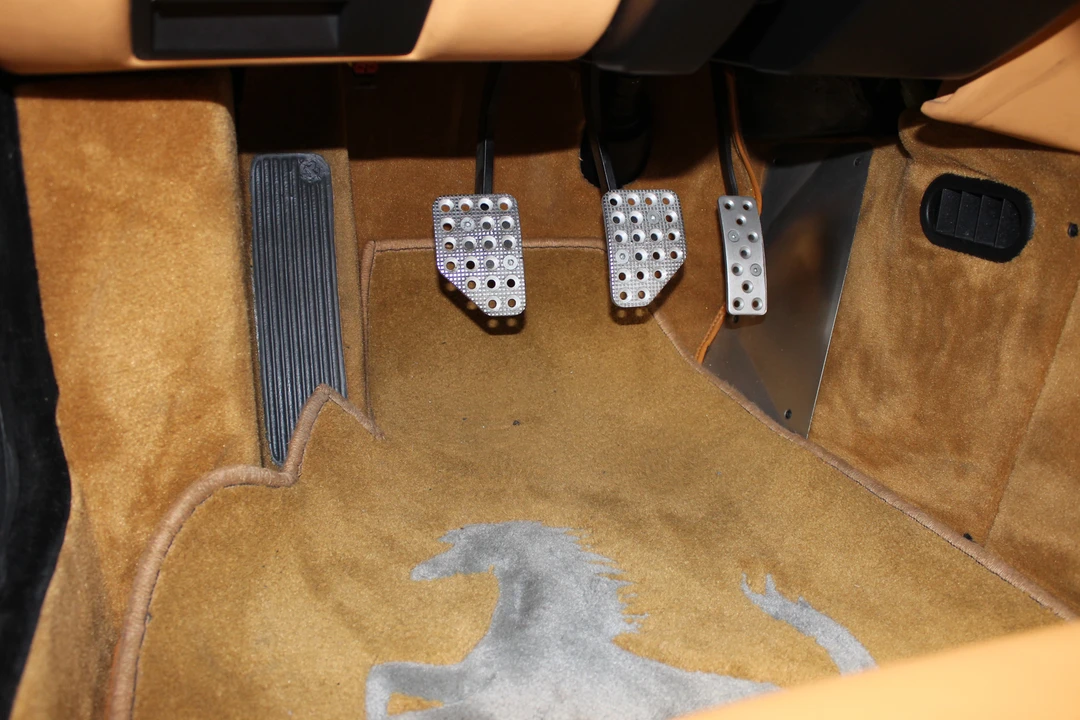 2001 Ferrari 550 Maranello - Image 23 of 31