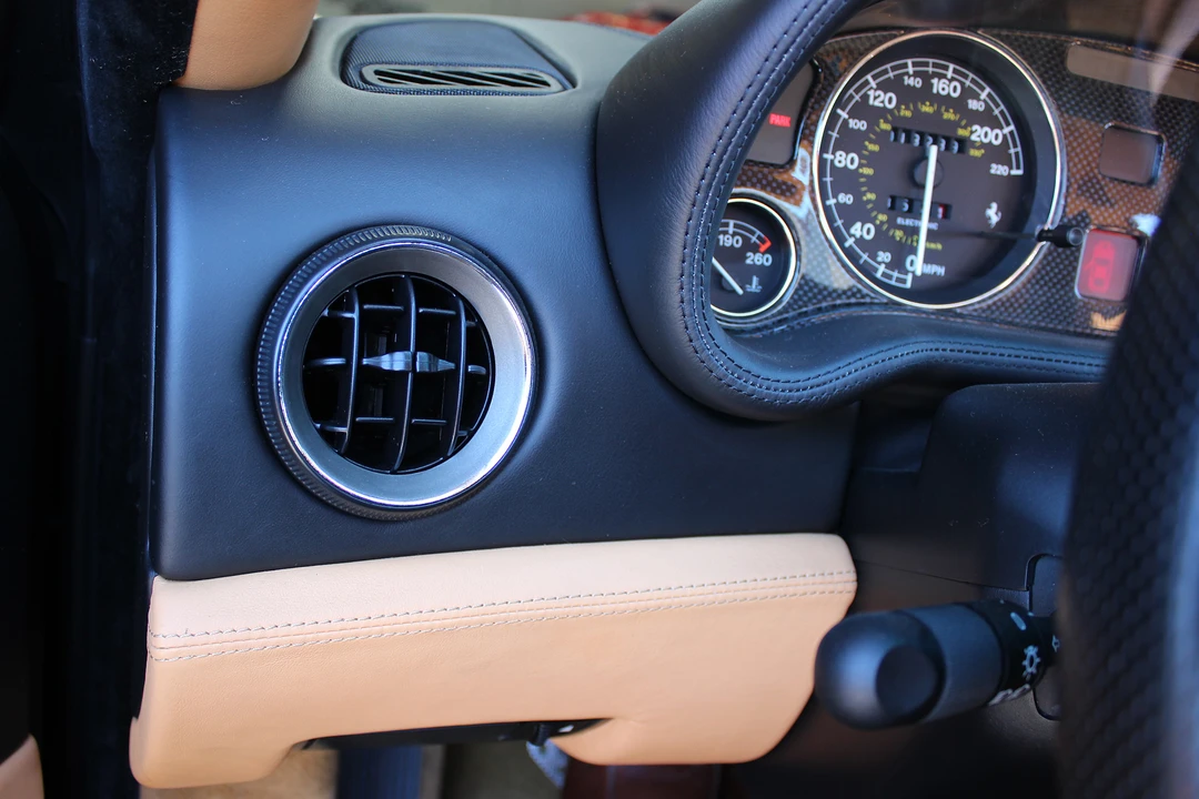 2001 Ferrari 550 Maranello - Image 27 of 31