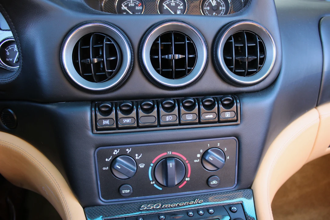 2001 Ferrari 550 Maranello - Image 29 of 31