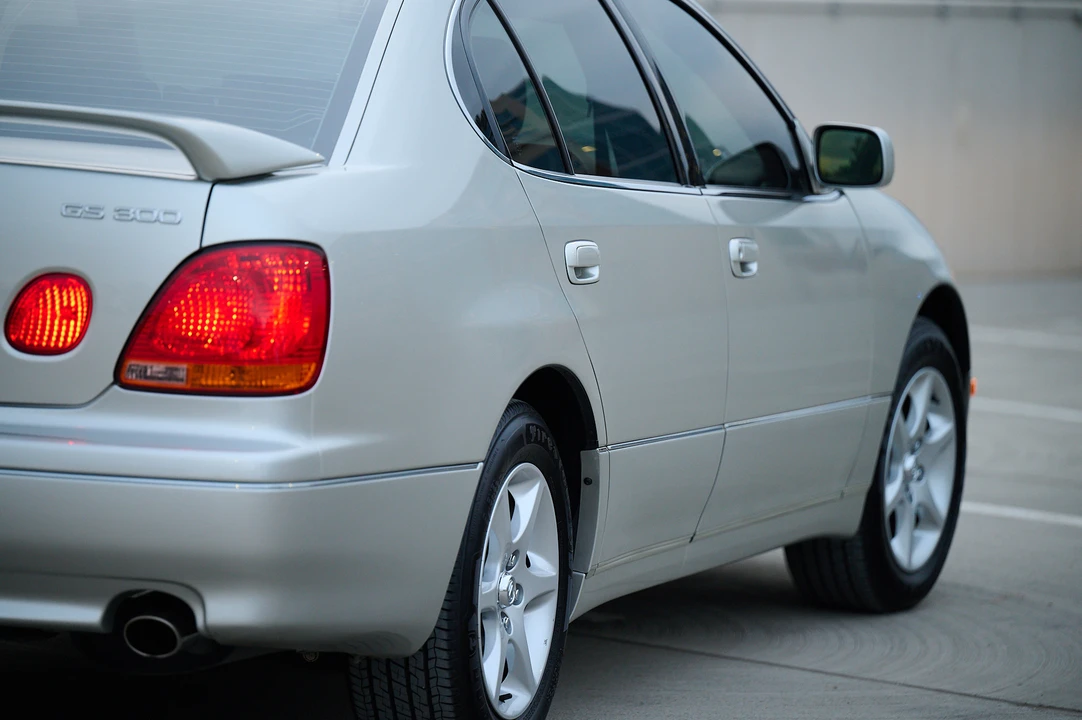 2001 Lexus GS 2nd Gen - Image 21 of 31