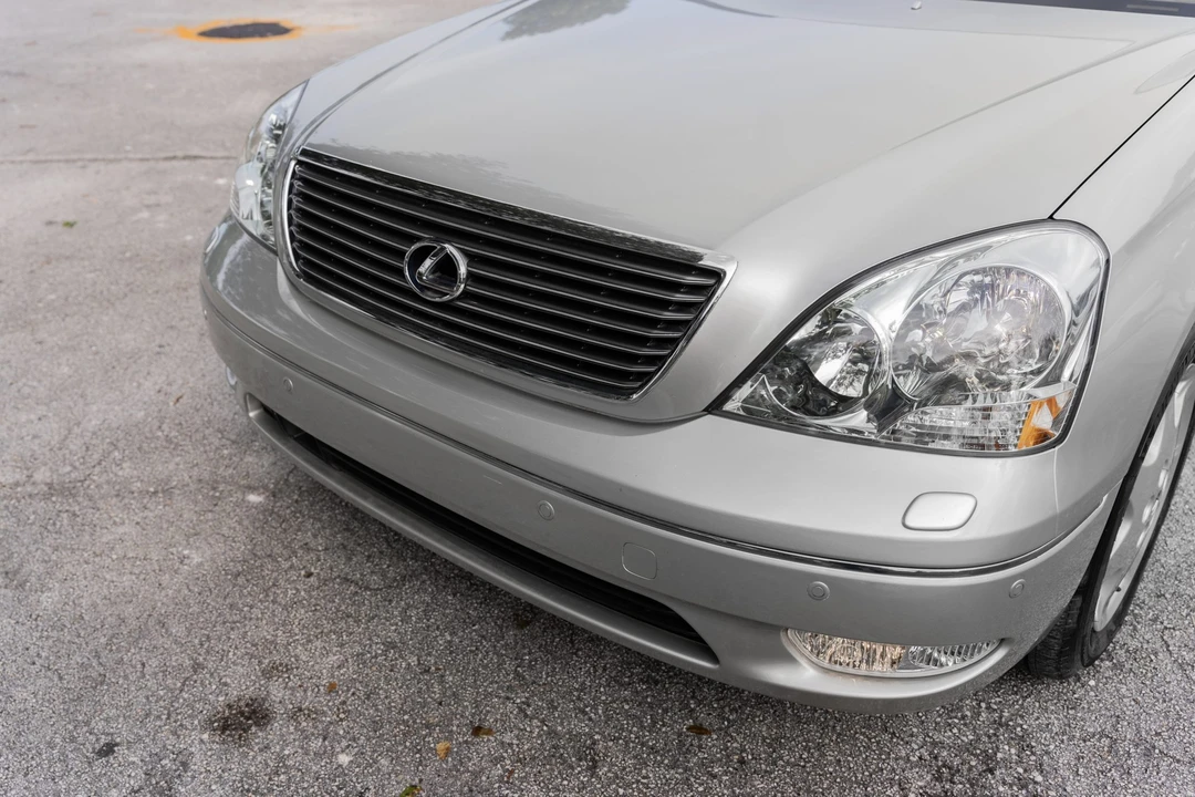 2001 Lexus LS 3rd Gen - Image 11 of 31
