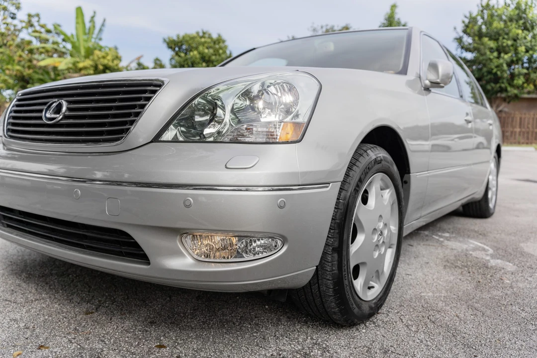 2001 Lexus LS 3rd Gen - Image 12 of 31