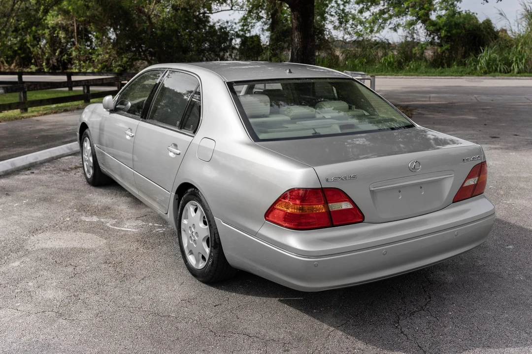 2001 Lexus LS 3rd Gen - Image 8 of 31