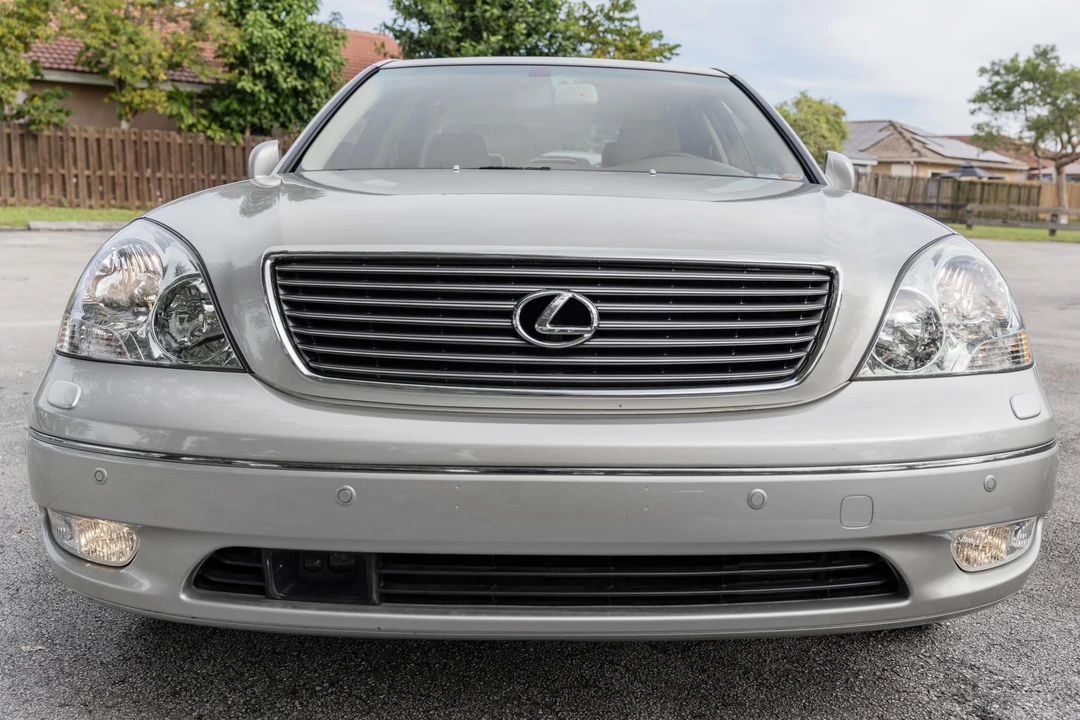 2001 Lexus LS 3rd Gen - Image 10 of 31