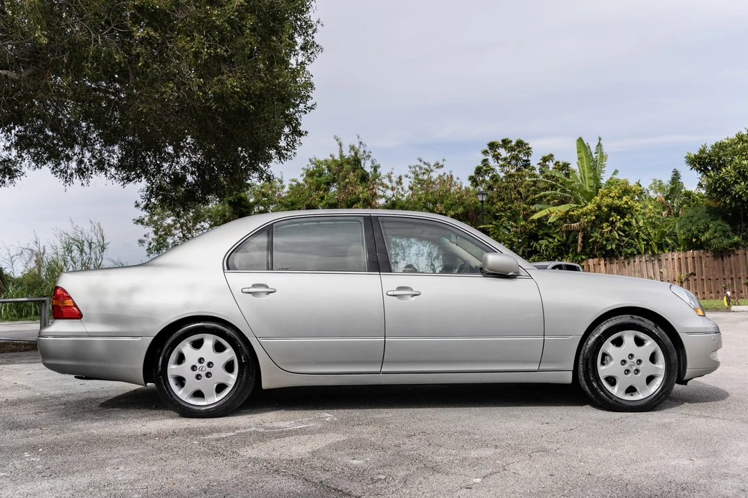 2001 Lexus LS 3rd Gen - Image 5 of 31
