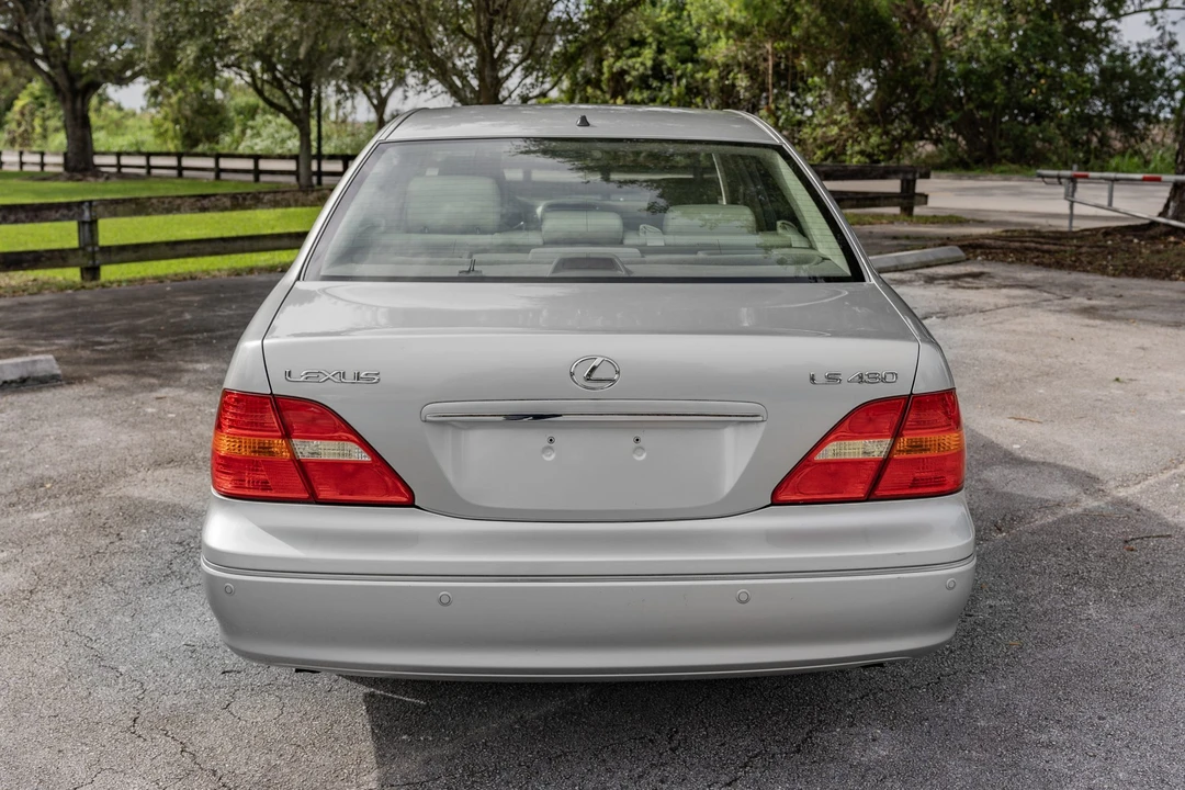 2001 Lexus LS 3rd Gen - Image 7 of 31