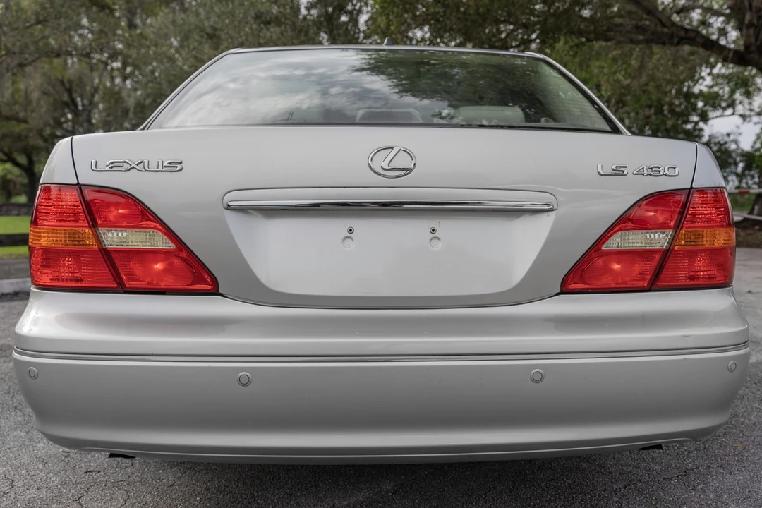 2001 Lexus LS 3rd Gen - Image 18 of 31