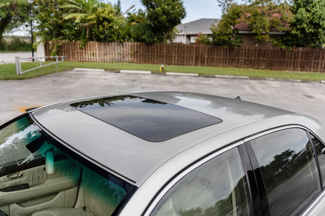 2001 Lexus LS 3rd Gen - Image 14 of 31