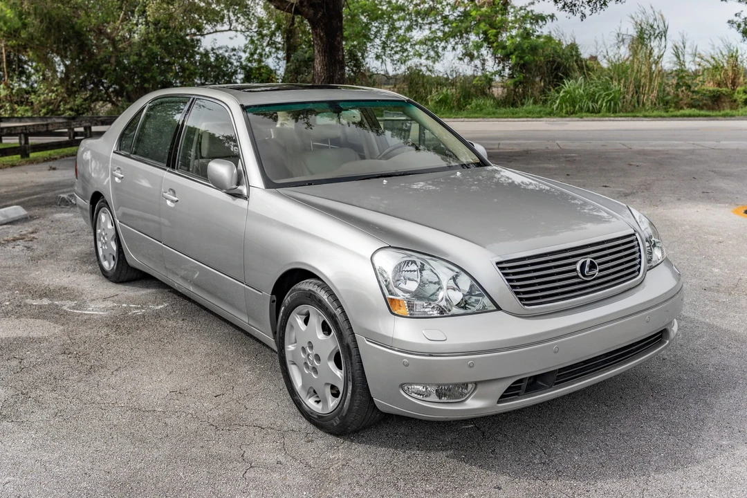 2001 Lexus LS 3rd Gen - Image 4 of 31
