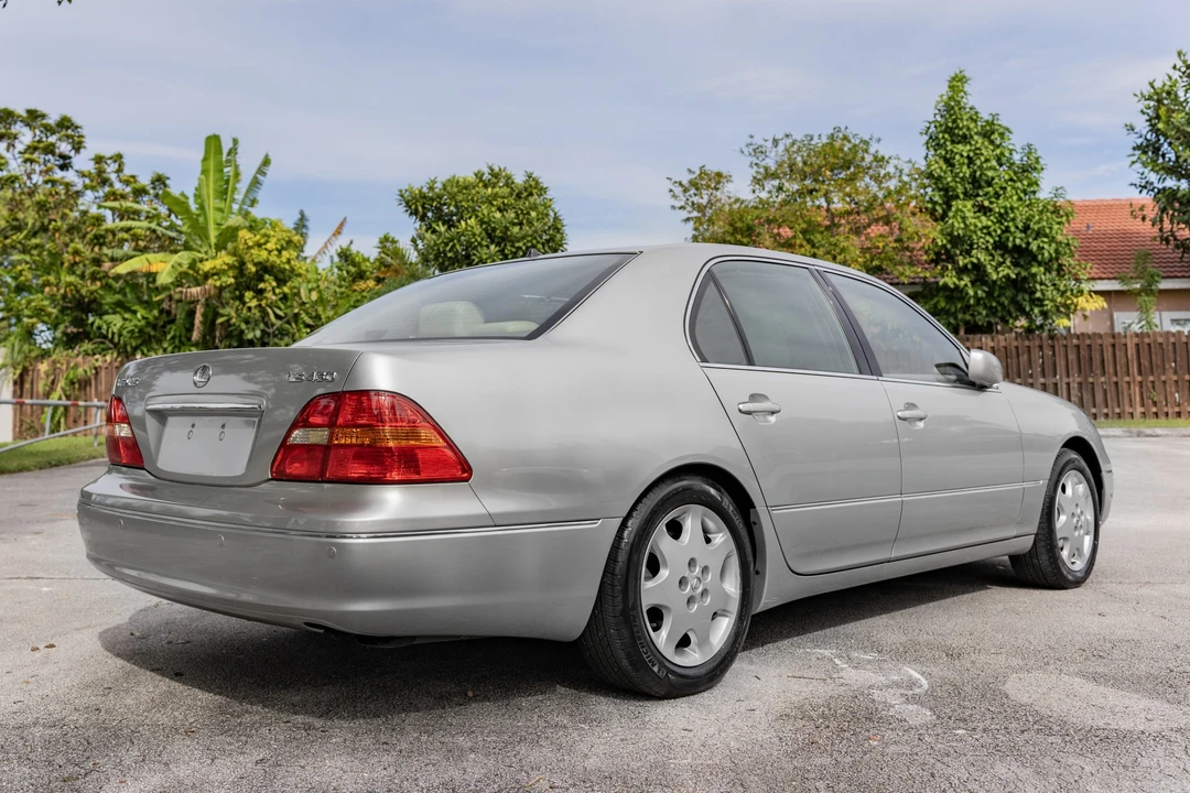 2001 Lexus LS 3rd Gen - Image 6 of 31