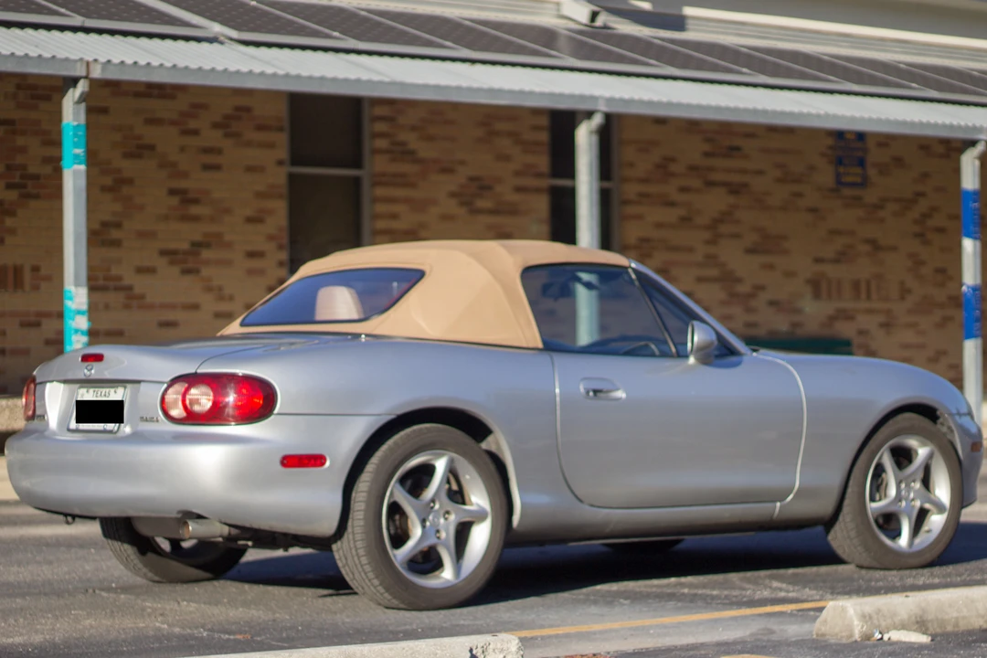 2001 Mazda NB MX-5 Miata - Image 5 of 31