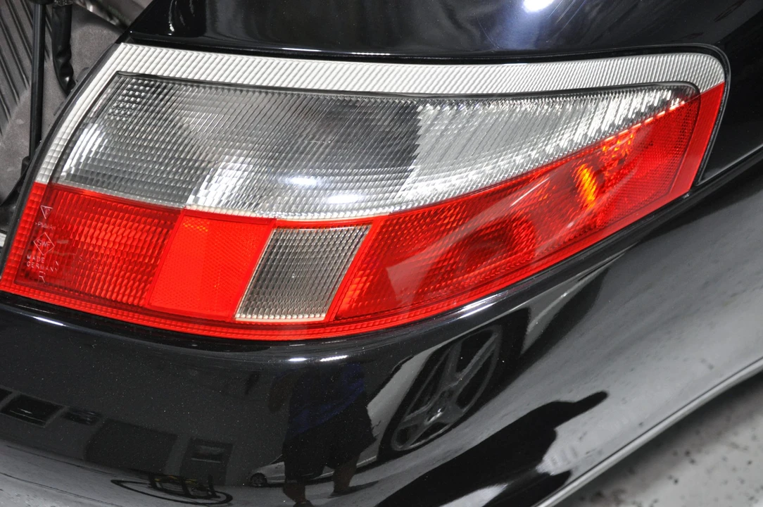 2001 Porsche 996 Carrera - Image 25 of 31