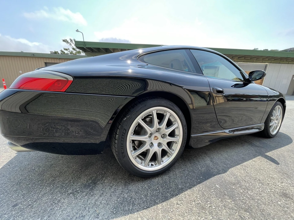 2001 Porsche 996 Carrera - Image 12 of 31