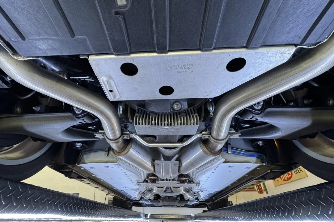 2002 BMW Z8 - Image 7 of 8