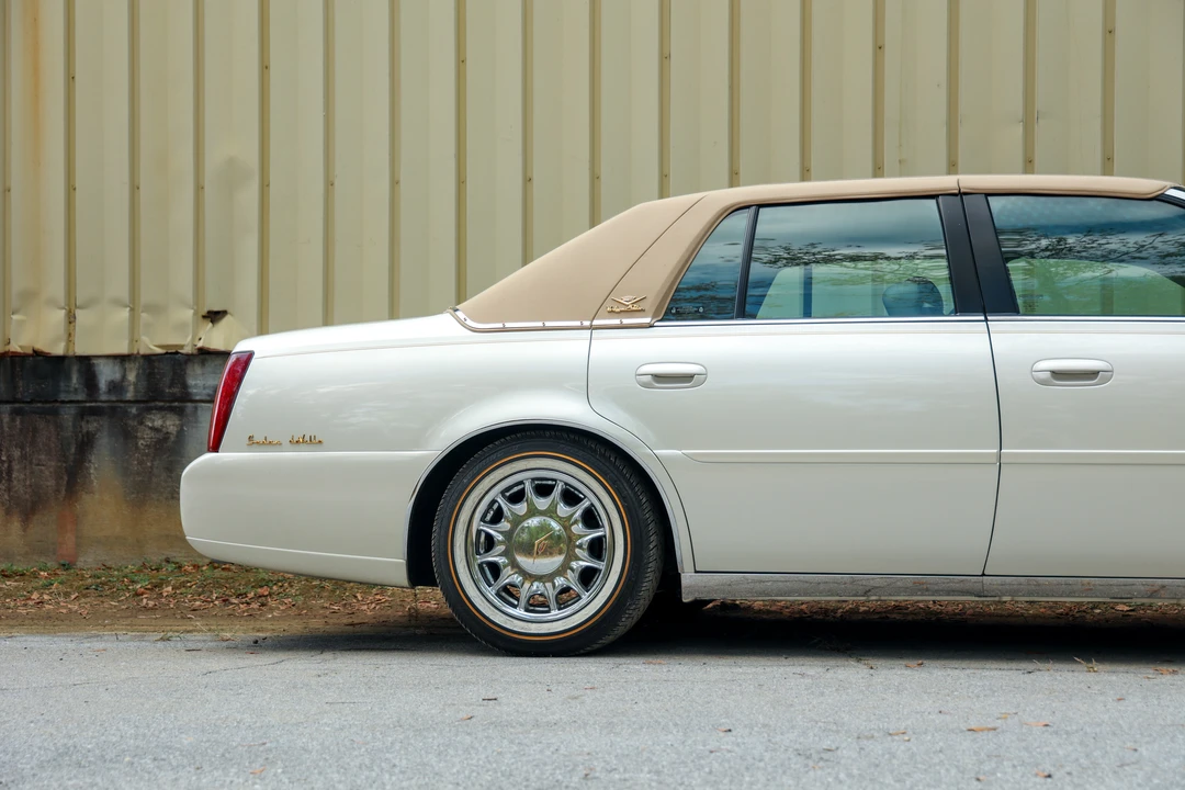 2002 Cadillac DeVille 8th Gen - Image 10 of 31