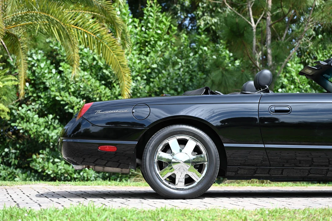 2002 Ford Thunderbird 11th Gen - Image 24 of 31