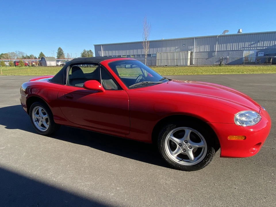 2002 Mazda NB MX-5 Miata - Image 9 of 31