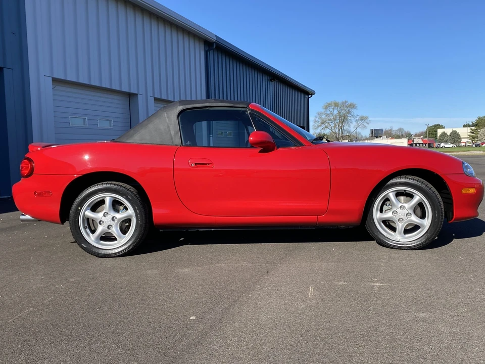 2002 Mazda NB MX-5 Miata - Image 18 of 31