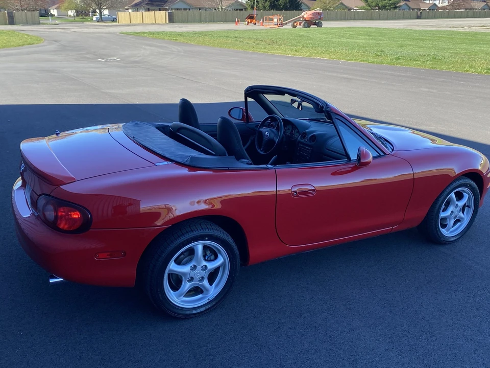 2002 Mazda NB MX-5 Miata - Image 8 of 31