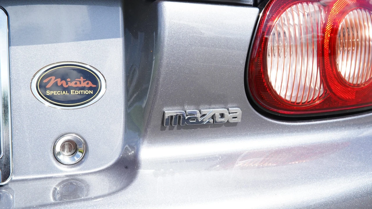 2002 Mazda NB MX-5 Miata - Image 16 of 31