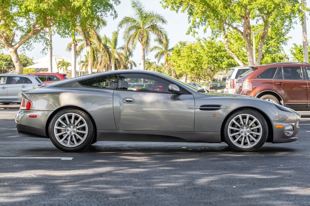 2003 Aston Martin Vanquish 1st Gen - Image 27 of 31