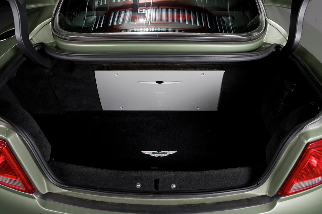 2004 Aston Martin Vanquish 1st Gen - Image 25 of 31