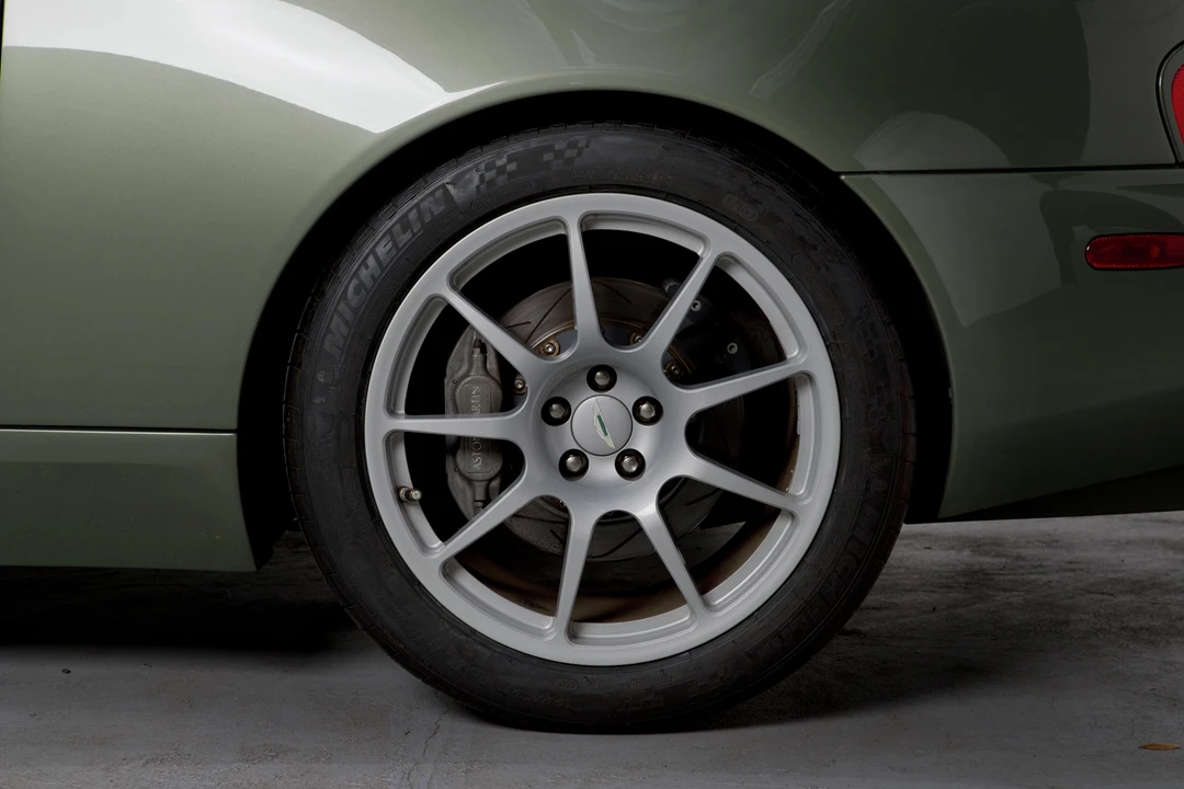 2004 Aston Martin Vanquish 1st Gen - Image 13 of 31