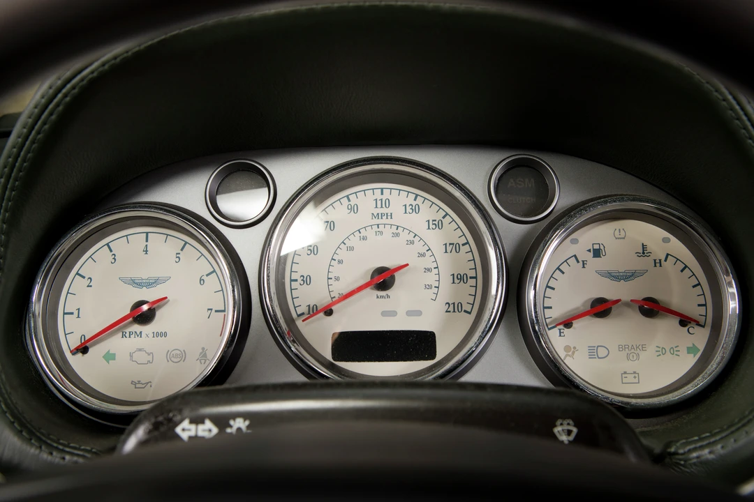 2004 Aston Martin Vanquish 1st Gen - Image 21 of 31