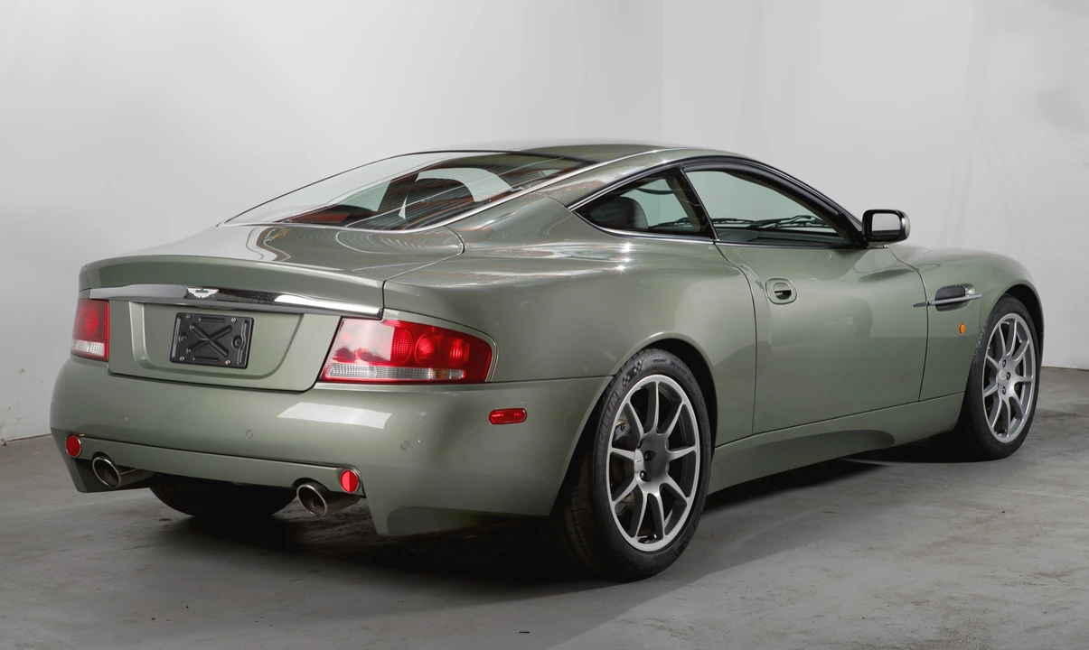 2004 Aston Martin Vanquish 1st Gen - Image 9 of 31