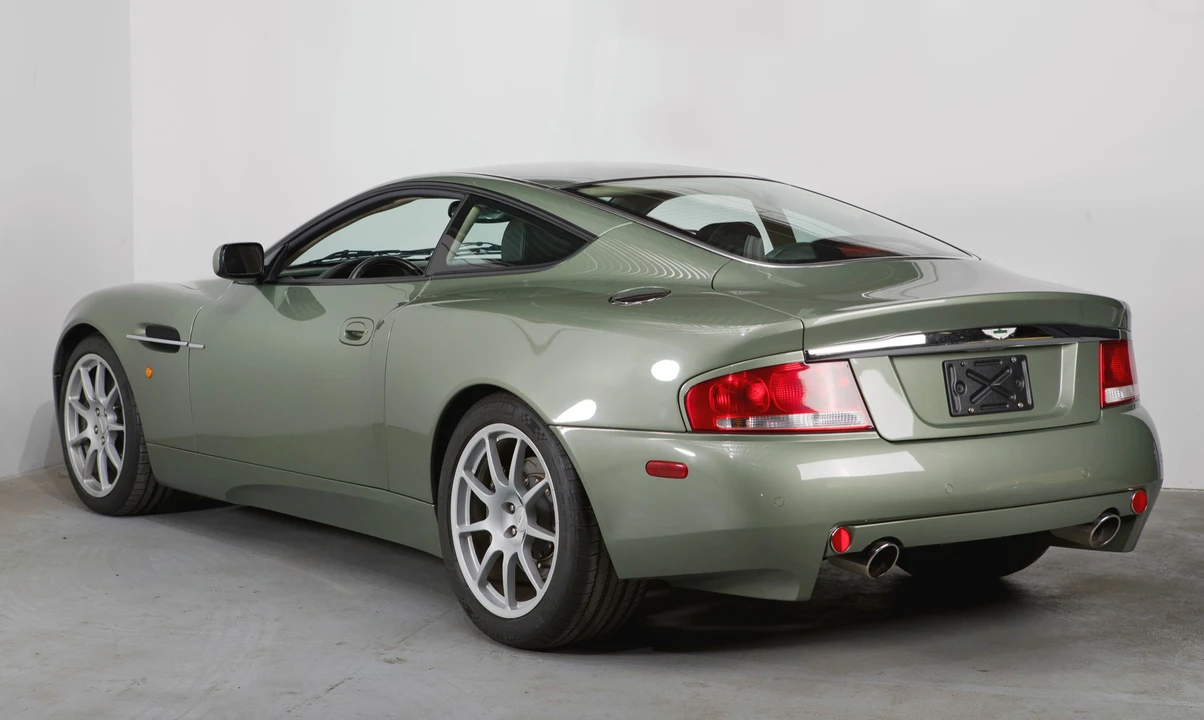 2004 Aston Martin Vanquish 1st Gen - Image 11 of 31