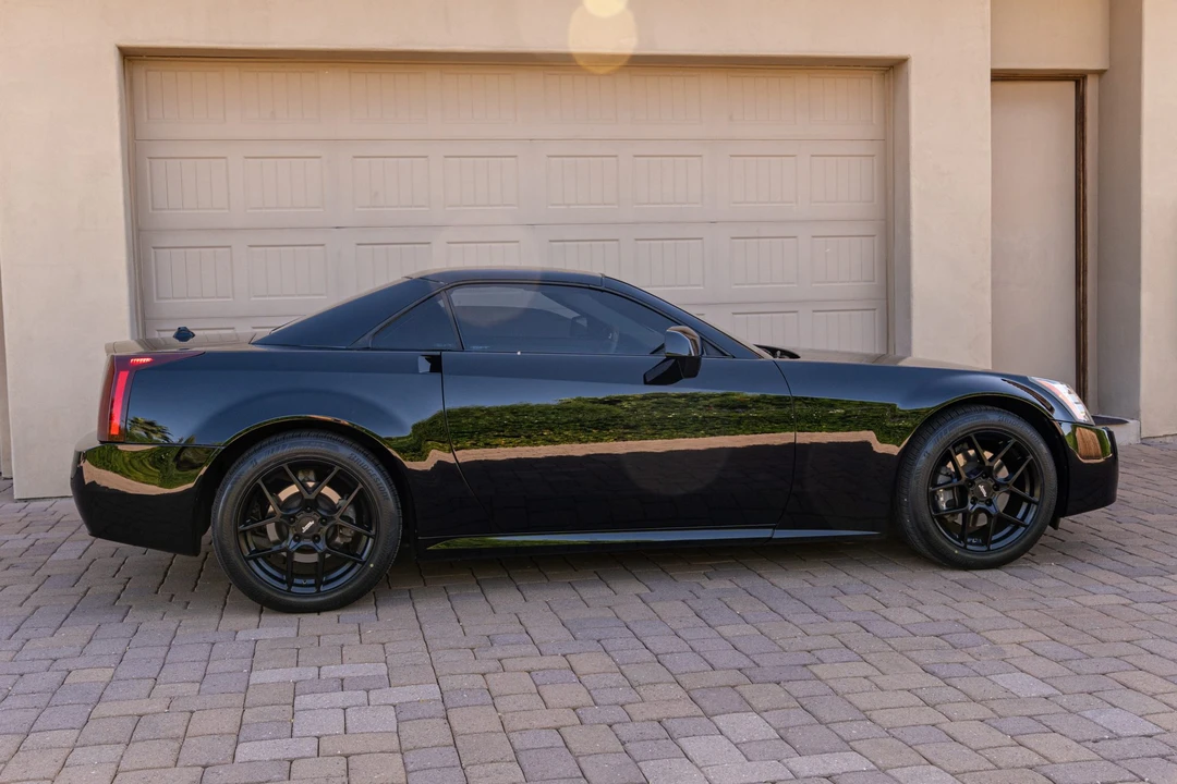 2004 Cadillac XLR - Image 8 of 31