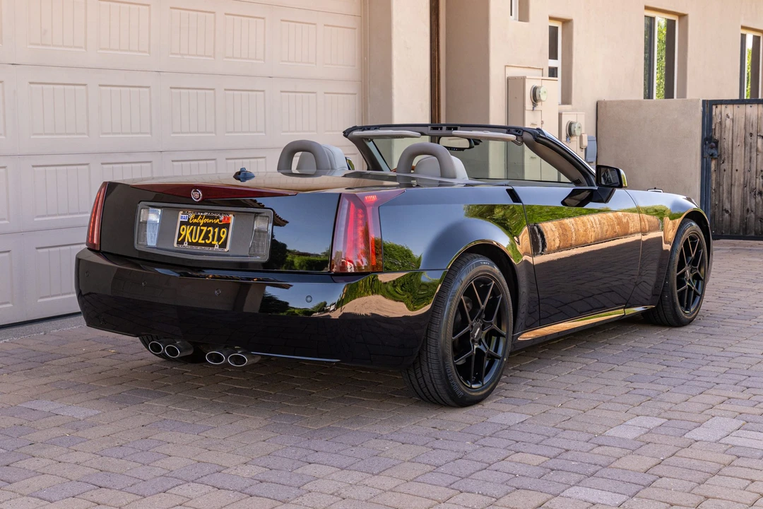 2004 Cadillac XLR - Image 16 of 31