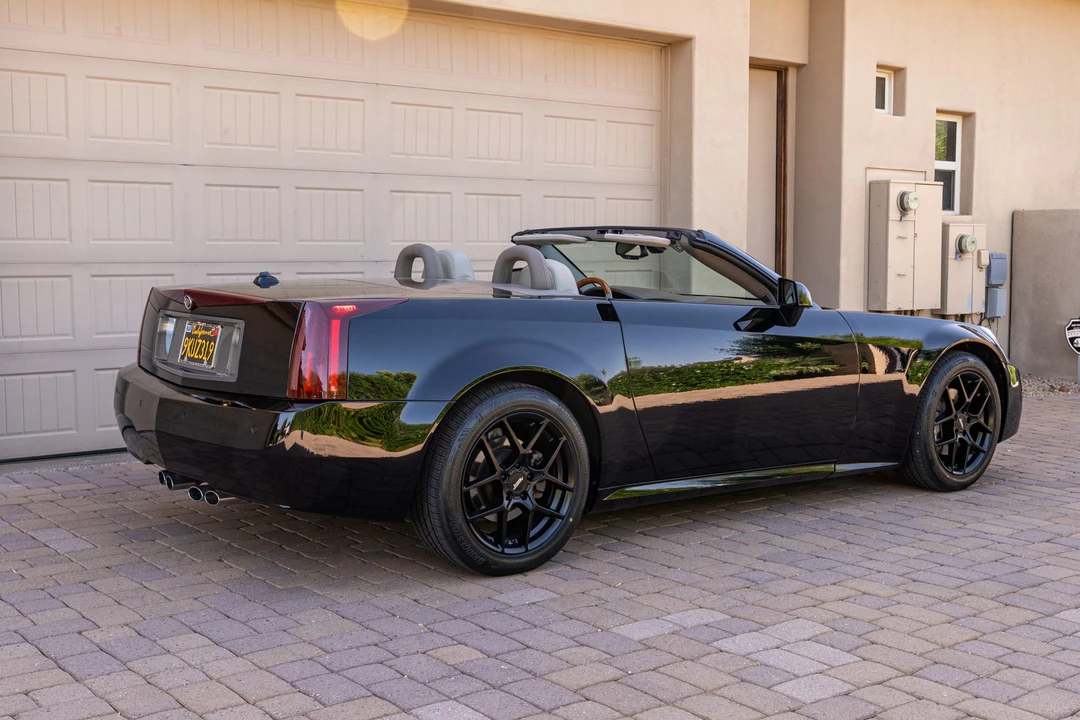 2004 Cadillac XLR - Image 15 of 31