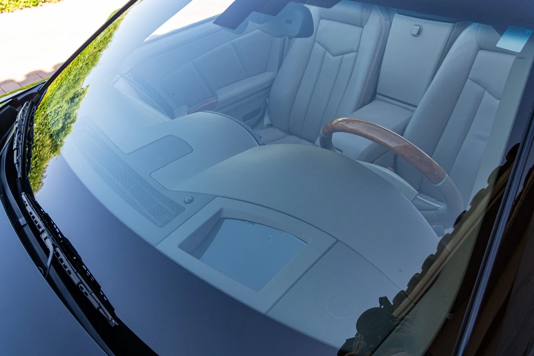 2004 Cadillac XLR - Image 29 of 31