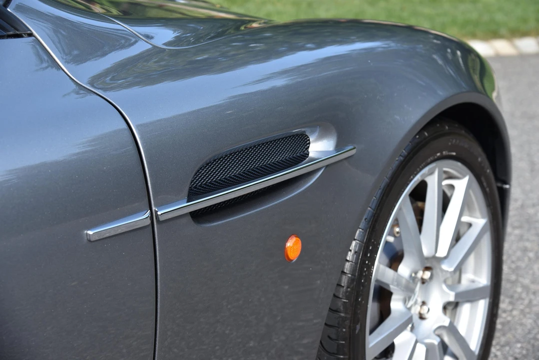 2005 Aston Martin Vanquish 1st Gen - Image 28 of 31