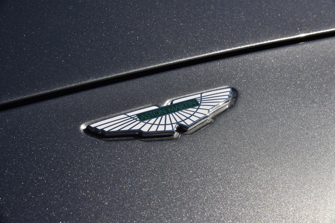 2005 Aston Martin Vanquish 1st Gen - Image 18 of 31