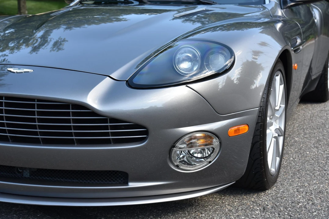 2005 Aston Martin Vanquish 1st Gen - Image 19 of 31