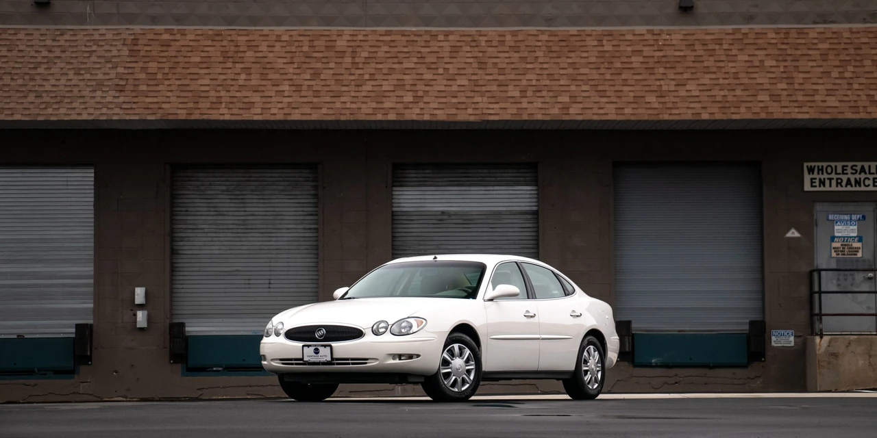 2005 Buick LaCrosse - Image 3 of 31