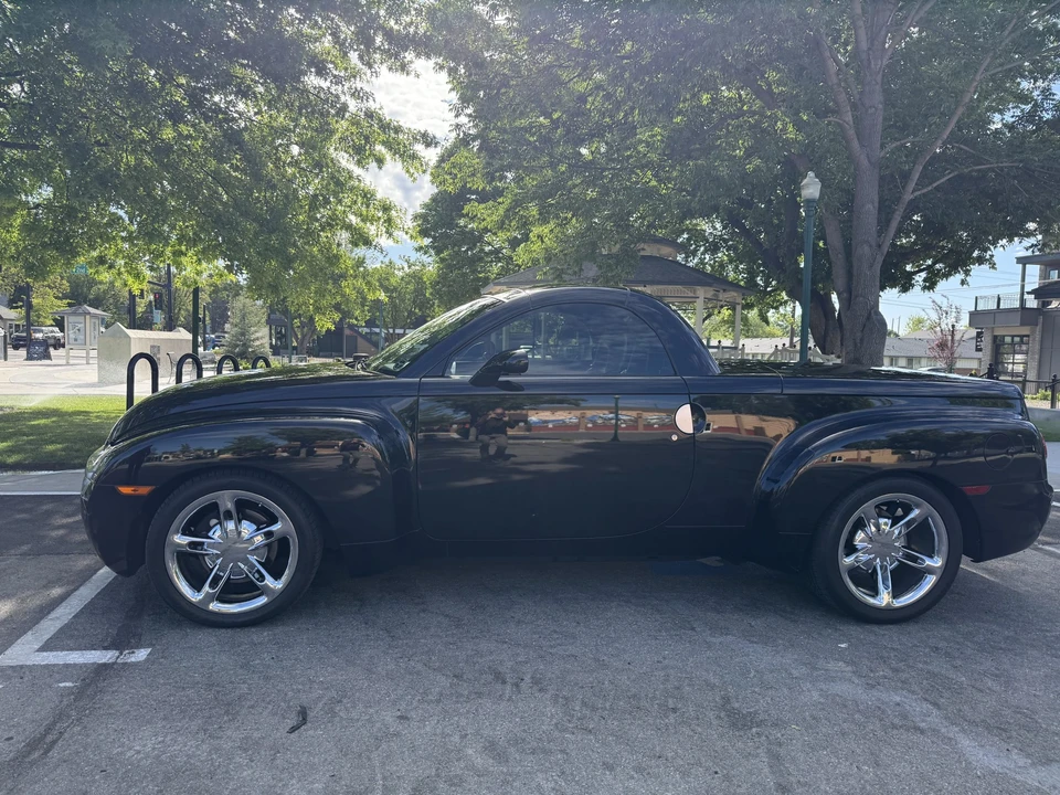 2005 Chevrolet SSR - Image 5 of 31