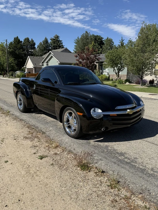 2005 Chevrolet SSR - Image 2 of 31