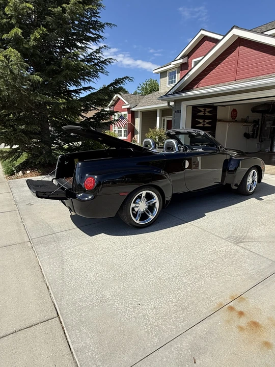 2005 Chevrolet SSR - Image 15 of 31
